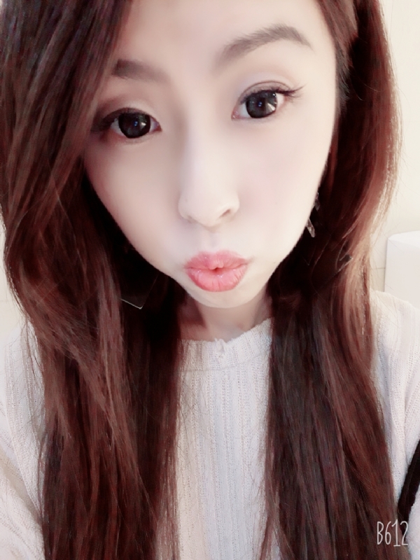 琳琳的第一张照片--台中闪婚服务中心